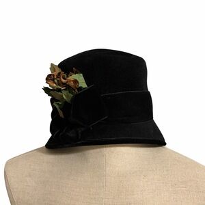 Louise Green Black Wool Felt Cloche Hat Made in USA Velvet Ribbon Floral Vintage